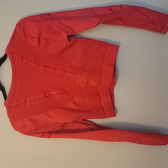 Tight stretchy top - Picture 4 of 4